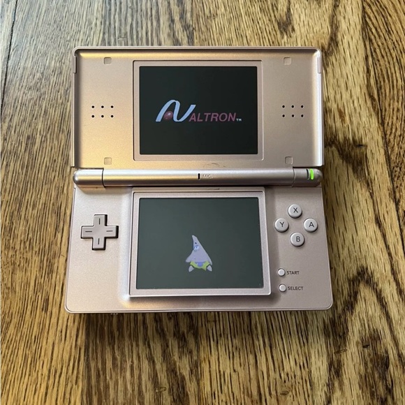 Metallic rose Nintendo DS Lite with Stylus and Charger - Picture 5 of 5